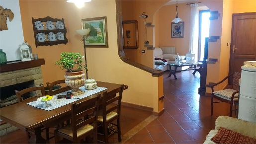 Foto Appartamento in Via San Sebastiano, Camporgiano di 100 m² con 5 locali