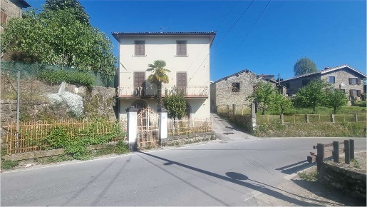 Foto Villa unifamiliare in nicciano, Piazza al Serchio di 240 m² in vendita