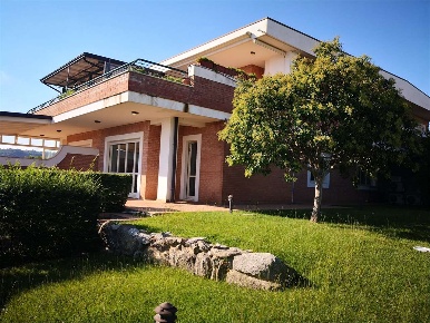 Foto Villa bifamiliare a Stalettì di 90 m² con 5 locali in vendita