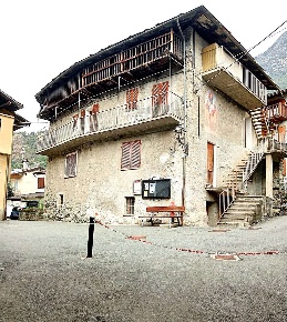 Foto Appartamento in via Rovarey snc, Donnas in vendita