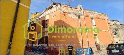 Foto Appartamento in VIA AMEDEO 9, Silanus di 214 m² con 7 locali all'asta