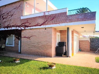 Foto Appartamento a Stalettì di 90 m² con 4 locali in vendita