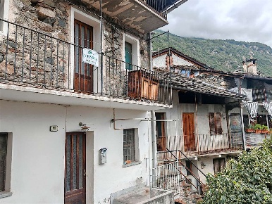 Foto Appartamento in via Rovarey, Donnas di 127 m² con 6 locali in vendita