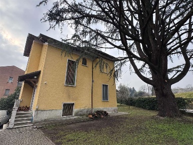 Foto Villa unifamiliare in VIA BRIANZA  58, Lambrugo di 200 m² con 4 locali