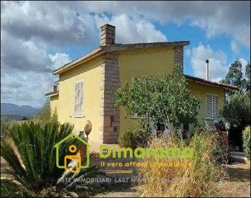 Foto Appartamento in Via del vermentino 5, Berchidda di 210 m² con 6 locali