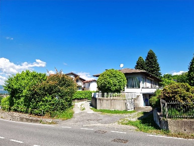 Foto Villa bifamiliare in Via Vallerini, Cadrezzate con Osmate di 400 m²
