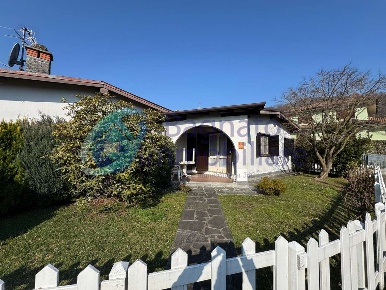Foto Villa a schiera in Via Due Riviere  31, Armeno di 70 m² con 3 locali