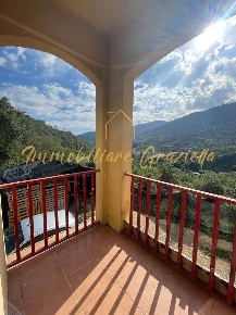 Foto Villa unifamiliare a Dolceacqua di 100 m² con 3 locali in vendita