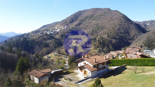 Foto Villa bifamiliare in Via Divisione Julia 5, Serina di 400 m²