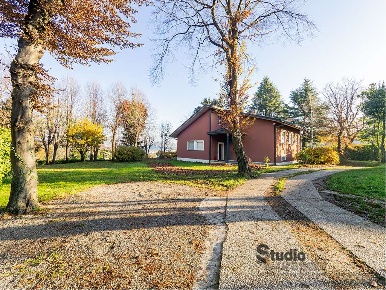 Foto Villa unifamiliare in Piazza dei Nobili Fumagalli, di 260 m²