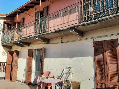 Foto Appartamento in via Garibaldi 16/18, Cunardo di 300 m² con 10 locali