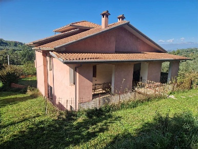 Foto Villa unifamiliare in VIA VALLE 11, Arnara di 250 m² con 6 locali