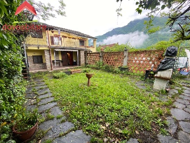 Foto Appartamento in vicolo piazza 7, Pinasca di 75 m² con 3 locali