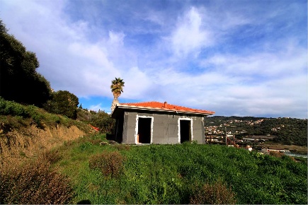 Foto Villa bifamiliare in via besusta, Diano Castello di 97 m² con 5 locali