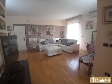 Foto Villa unifamiliare in via Galilei, Camerata Picena di 330 m²