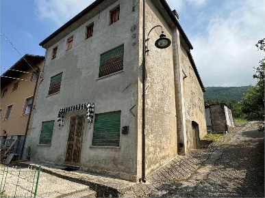Foto Appartamento in Borgo Montaner, Sarmede di 220 m² con 8 locali