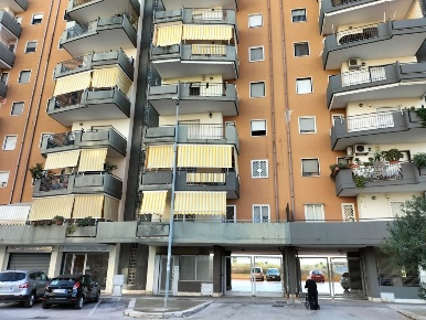 Foto Appartamento in Via Nicola Rotondo 28, Bari di 115 m² con 4 locali