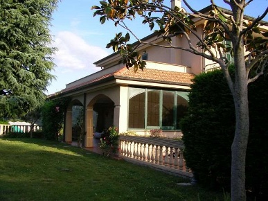 Foto Villa unifamiliare a Villanova d'Albenga di 300 m² con 7 locali