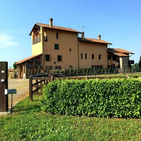 Foto Villa unifamiliare a Suno di 550 m² con 7 locali in vendita