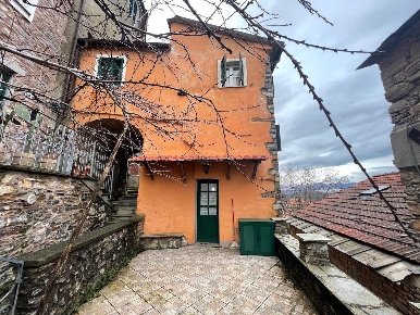 Foto Casa indipendente a Beverino di 134 m² con 5 locali in vendita