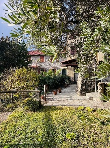 Foto Casa indipendente a Podenzana di 140 m² con 5 locali in vendita