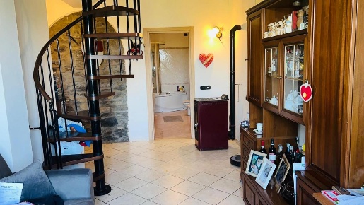 Foto Casa indipendente a Podenzana di 200 m² con 6 locali in vendita