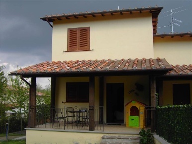 Foto Villa unifamiliare a Santa Fiora di 140 m² con 6 locali in vendita