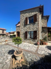 Foto Villa bifamiliare a Murlo in vendita
