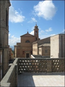 Foto Casa indipendente a Montefiore dell'Aso di 320 m² con 13 locali