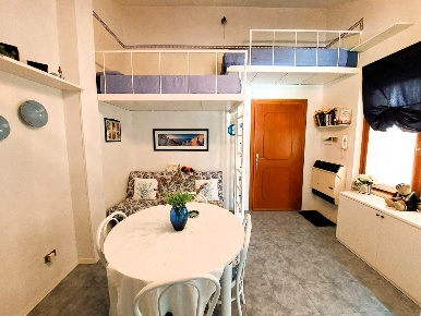 Foto Appartamento in Via Diano San Pietro, Diano Castello di 24 m²