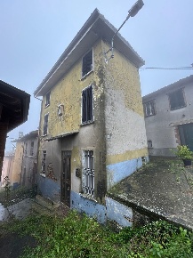 Foto Appartamento a Alta Val Tidone di 90 m² con 5 locali in vendita