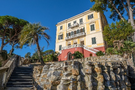Foto Appartamento in Via Duchessa Luisa Canevaro, Zoagli di 240 m²
