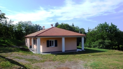 Foto Villa unifamiliare a Stella di 150 m² con 9 locali in vendita