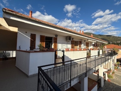 Foto Appartamento in Via Urivei 20, Toirano di 130 m² con 5 locali