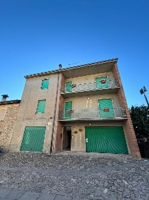 Foto Villa bifamiliare a Varano de' Melegari di 344 m² con 14 locali