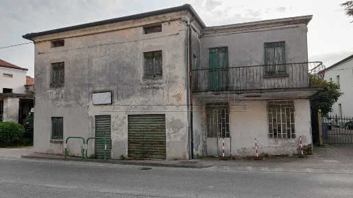 Foto Villa singola in Via Roma 4, Campodoro di 282 m² con 7 locali