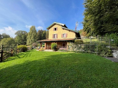 Foto Villa singola in via C. Goldoni  17, Alta Valle Intelvi di 275 m²