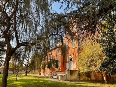 Foto Villa unifamiliare in Piazza Giacomo Matteotti 90, Bergantino