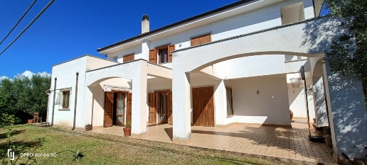 Foto Villa unifamiliare in SP79, Feroleto Antico di 275 m² con 6 locali