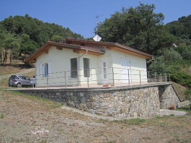 Foto Villa singola a Podenzana di 90 m² con 4 locali in vendita