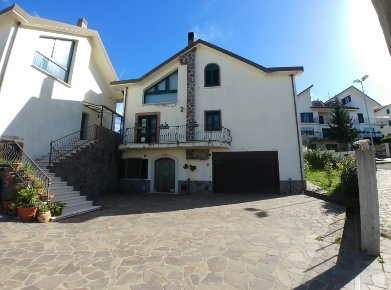 Foto Villa a schiera in via Sandro Pertini 84, San Fele di 300 m²