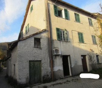 Foto Appartamento in Via Insurrezione 2, Montoggio di 119 m² con 6 locali
