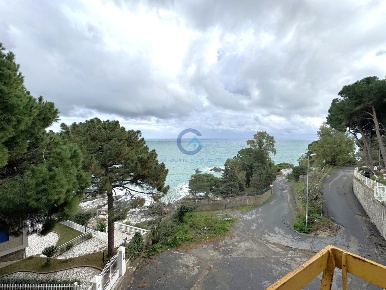 Foto Appartamento in Via San Martino 53, Stalettì di 136 m² con 4 locali