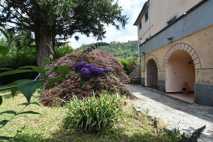 Foto Villa unifamiliare a Montoggio di 400 m² con 25 locali in vendita
