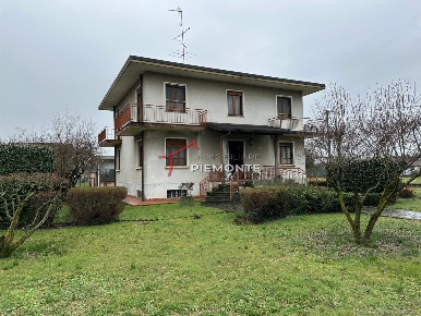 Foto Villa singola in Via Stazione, Fontaneto d'Agogna di 250 m² in vendita