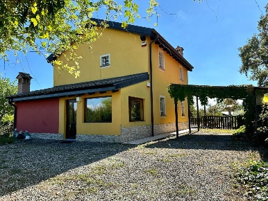 Foto Villa unifamiliare in strada Case Bruciate 189, Ziano Piacentino