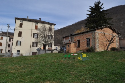 Foto Villa singola in Grezzo, Bardi di 546 m² con 12 locali in vendita