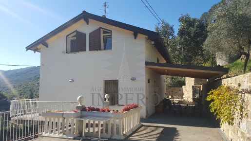 Foto Villa unifamiliare in Via Provinciale, Dolceacqua di 125 m² in vendita
