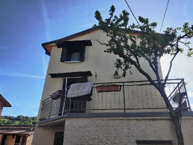Foto Villa singola a Varano de' Melegari di 150 m² con 5 locali in vendita