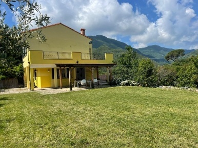 Foto Villa a schiera in VIA ARNALDI  4, Toirano di 170 m² con 5 locali